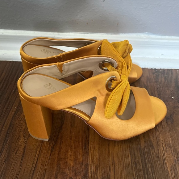 Antonio Melanie heels size 7 - Picture 4 of 4